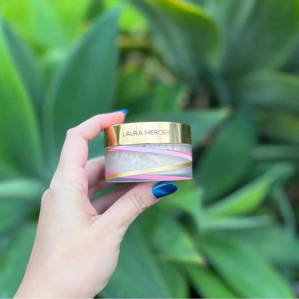 Laura Mercier Translucent Setting Powder - Picture 6 of 13